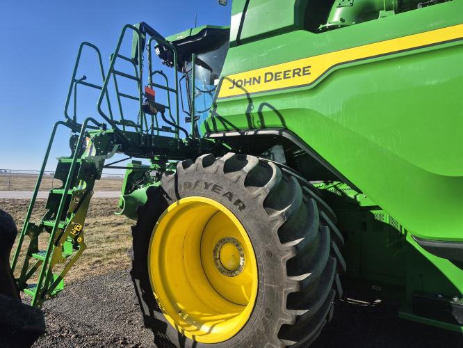 John Deere X9 1100
