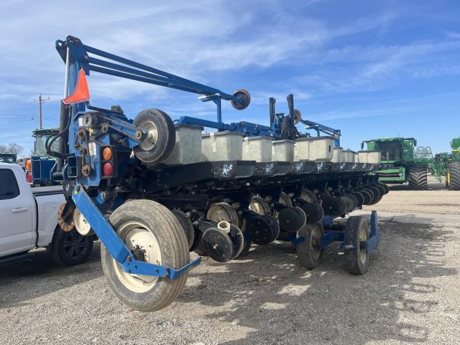 Kinze 2600