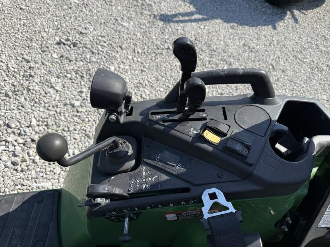 John Deere 2038R