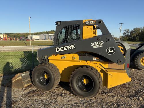 2018 John Deere 330G