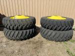 John Deere 520/85R42
