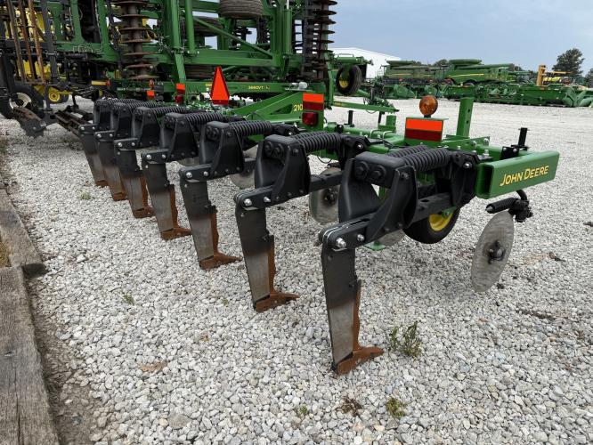 John Deere 2100