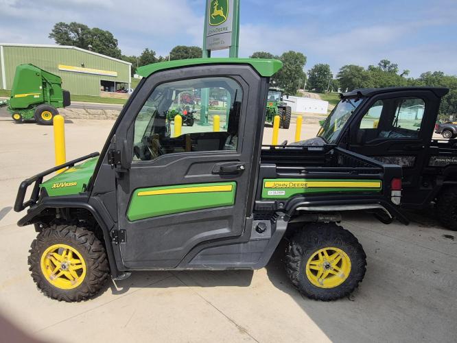 John Deere 835R