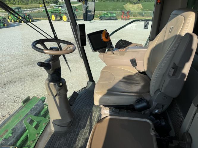 John Deere S670