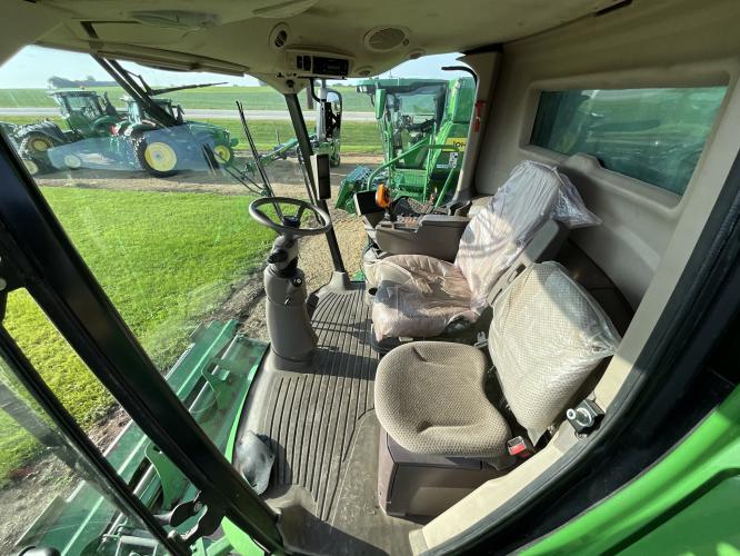 John Deere S670