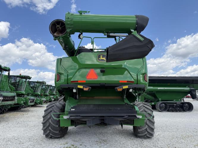 John Deere X9 1100