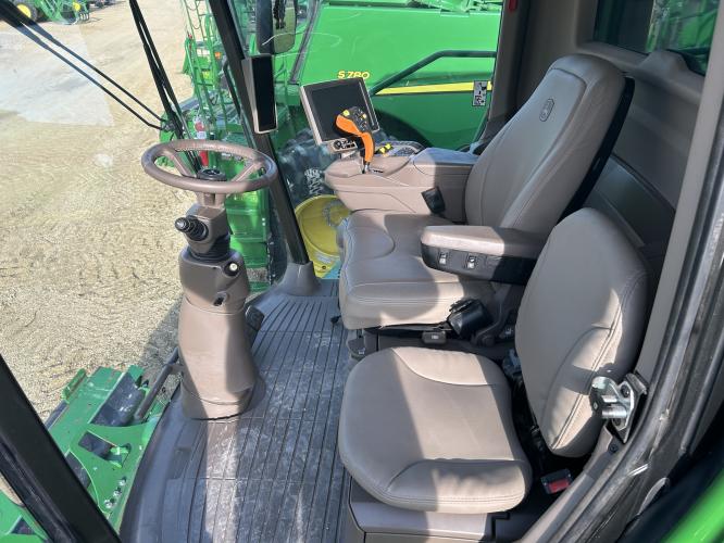 John Deere S780