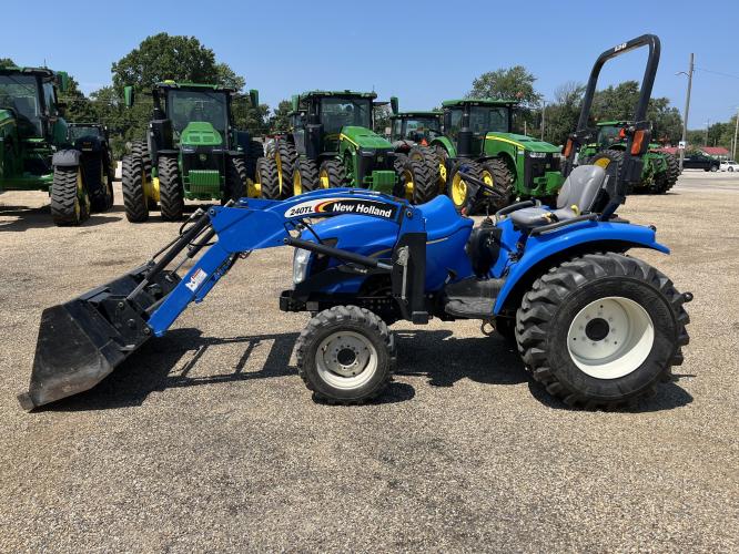 New Holland T2220