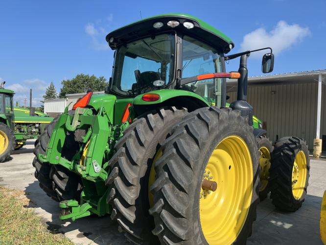 John Deere 8335R