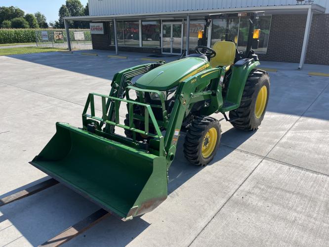 John Deere 3025E