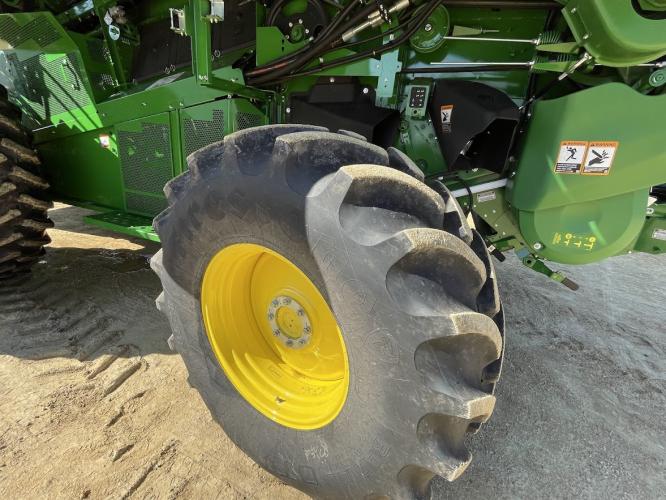 John Deere S7 700