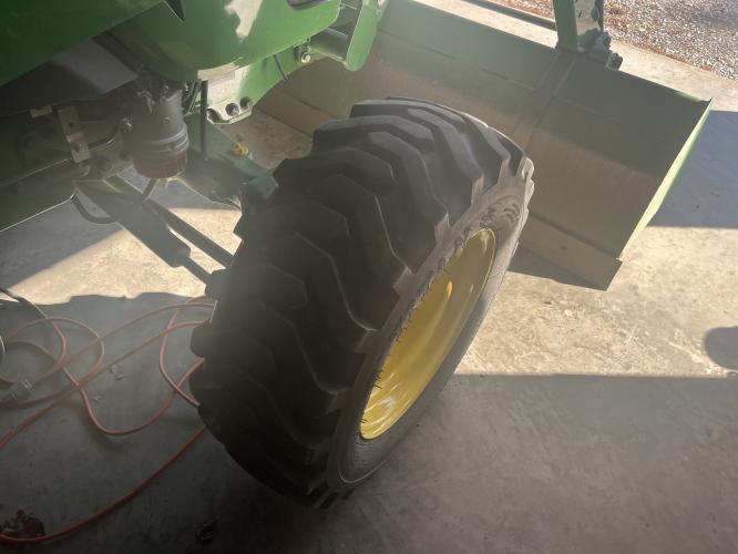 John Deere 4052M