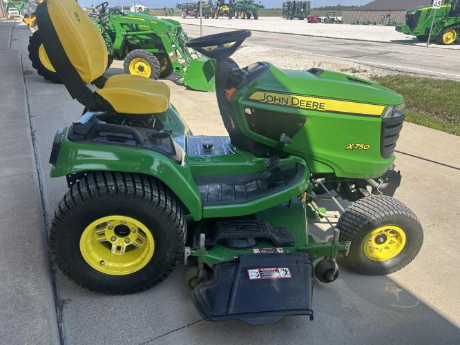 John Deere X750
