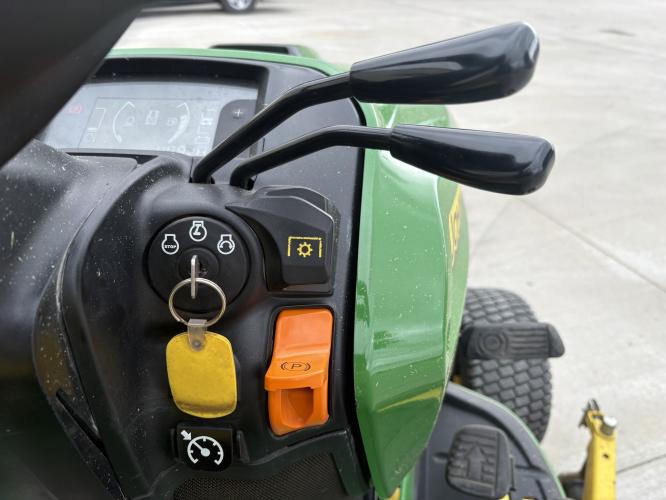 John Deere X730