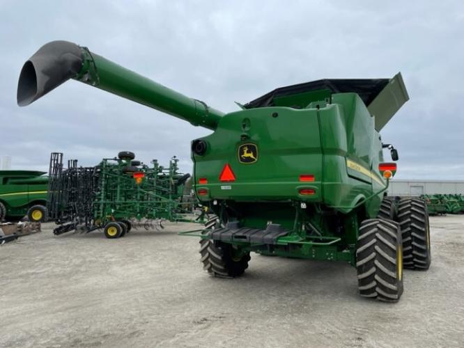 John Deere S780