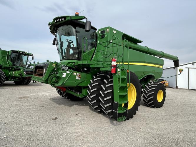 John Deere S790