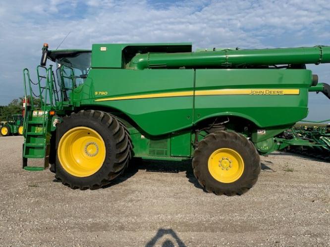John Deere S790