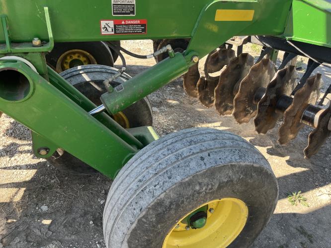 John Deere 2623VT
