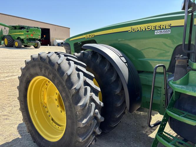 John Deere 8420