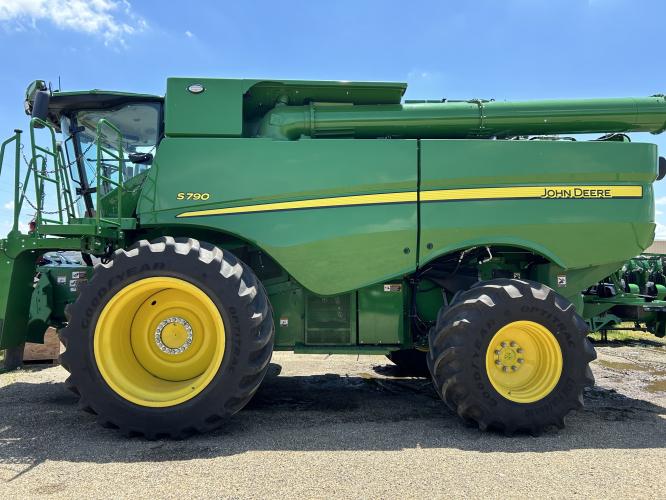 John Deere S790