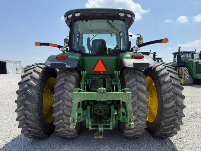 John Deere 8235R
