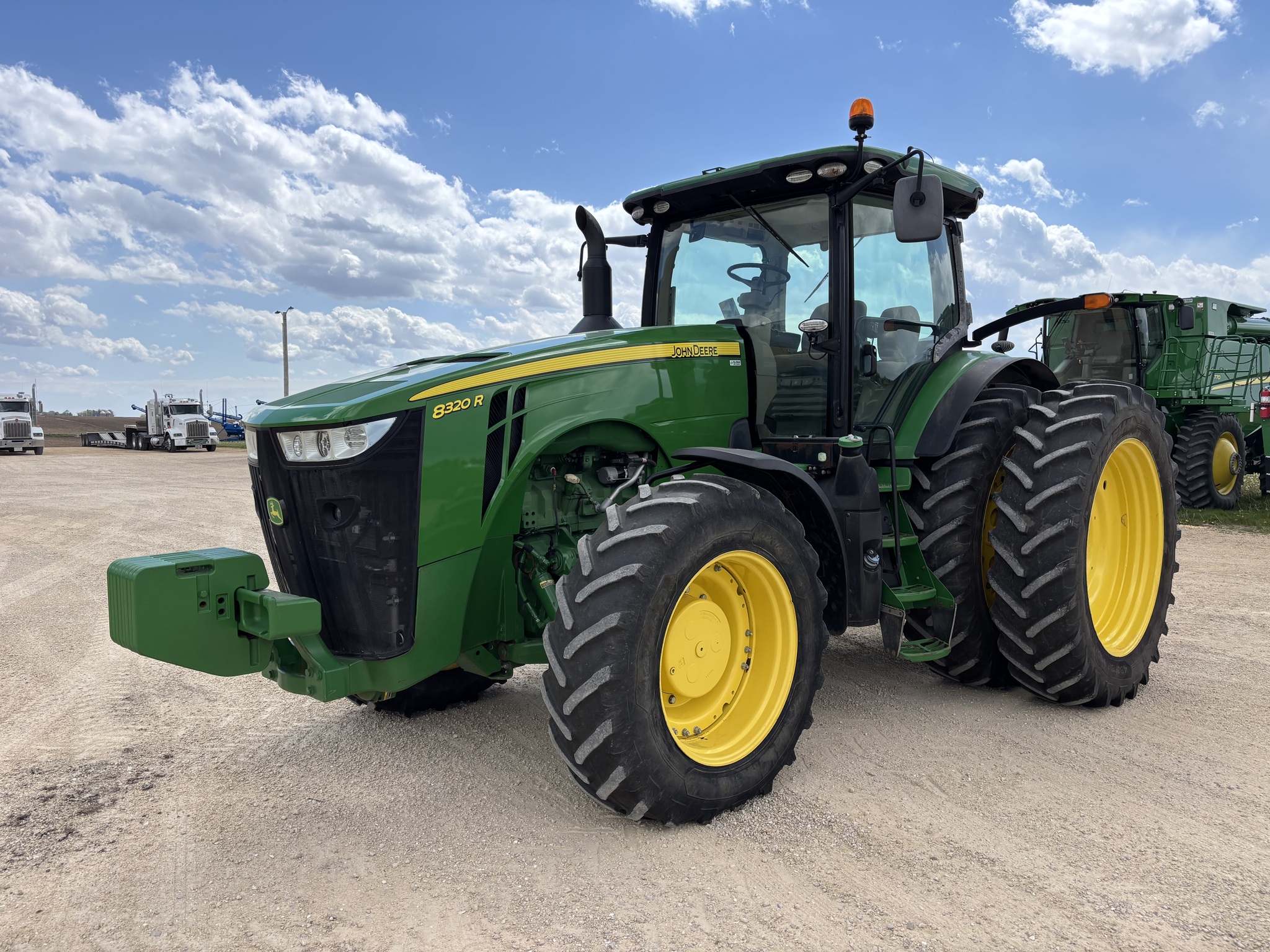  John Deere 8320R