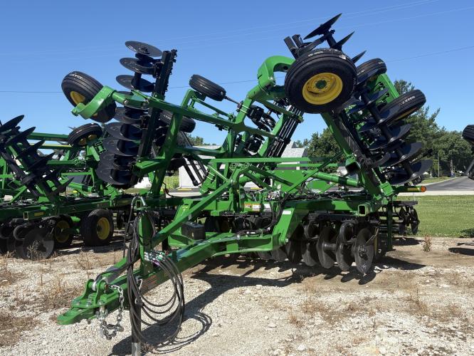John Deere 2720