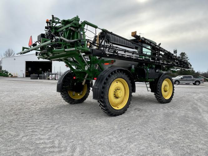 John Deere R4044