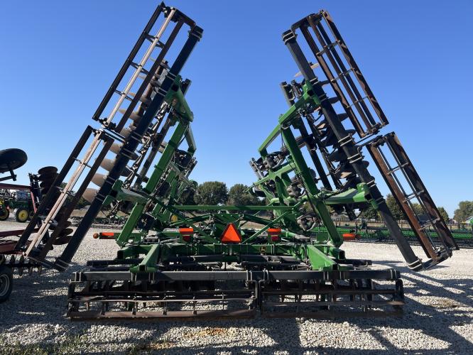 John Deere 2720