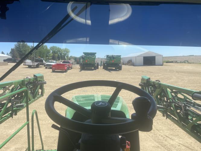 John Deere R4044