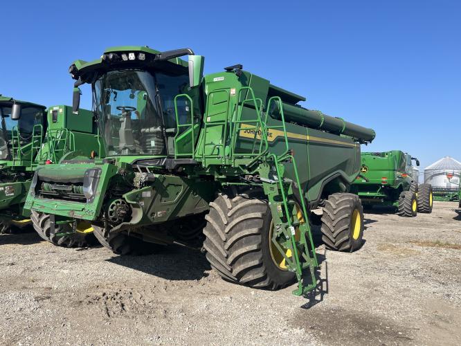 John Deere X9 1100