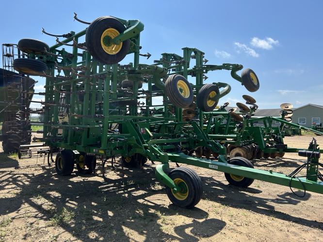 John Deere 2210