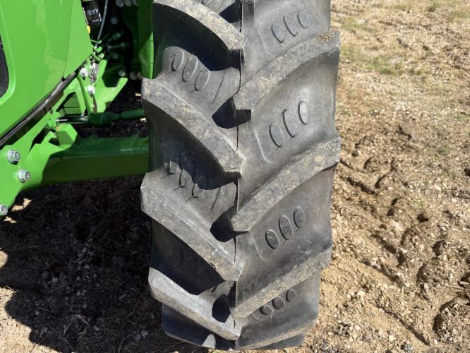 John Deere 5120M