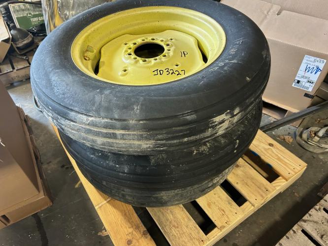 John Deere JD3227 WHEEL W/ 750X20 TIRE