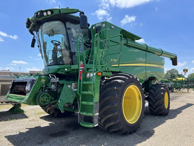 John Deere S790