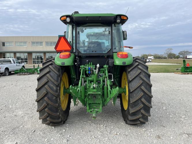 John Deere 6135E