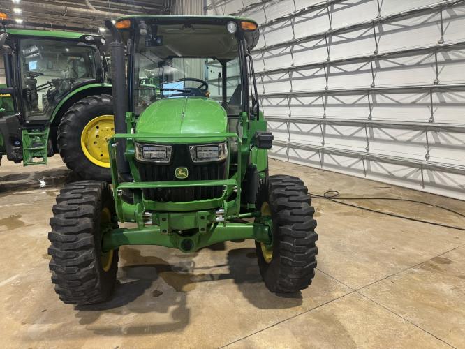 John Deere 5067E
