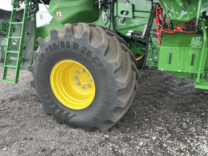 John Deere X9 1000