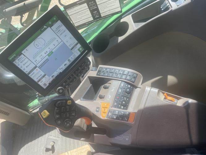 John Deere R4044