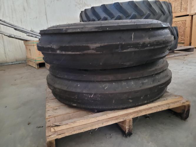 John Deere 7.50-16