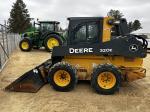 John Deere 320E