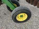 John Deere 637