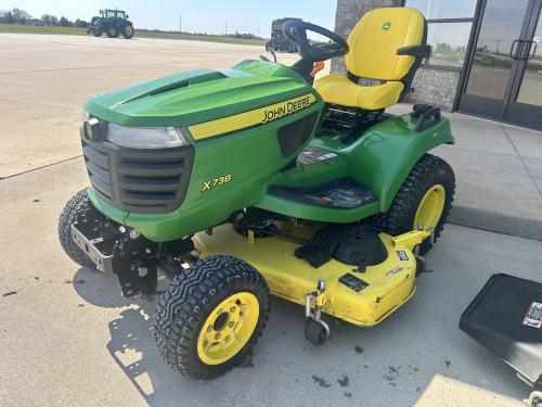 2020 John Deere X738