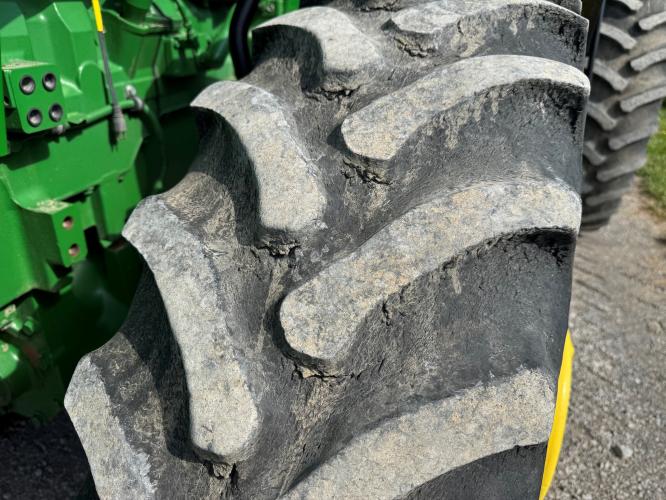 John Deere 8245R