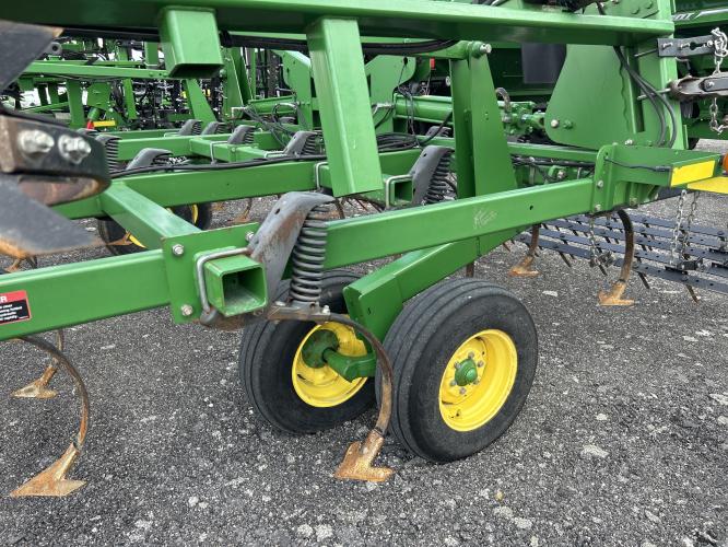 John Deere 2210