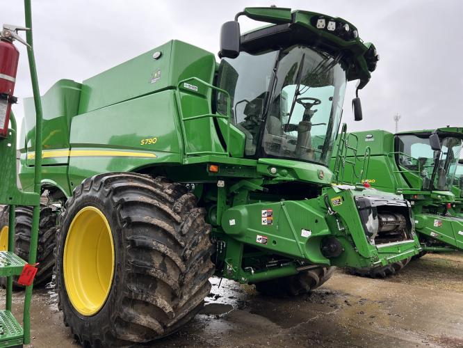 John Deere S790