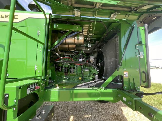 John Deere W235R