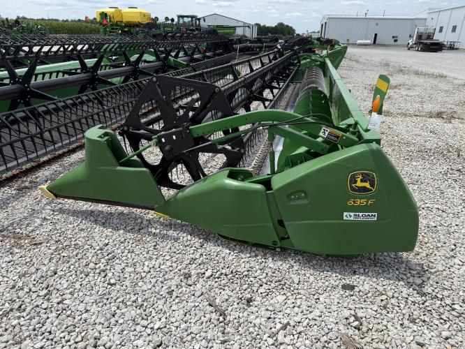 John Deere 635F