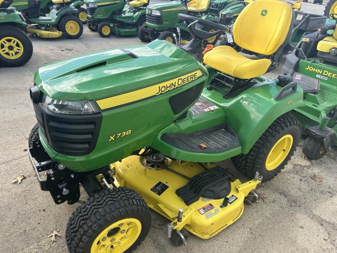 John Deere X738