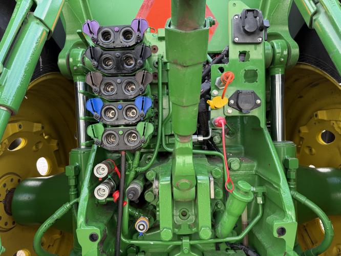 John Deere 8270R